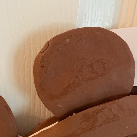 18” Gingerbread Men Christmas Wreath Layered Decorated w/ White & Red Icing - Picture 16 of 16